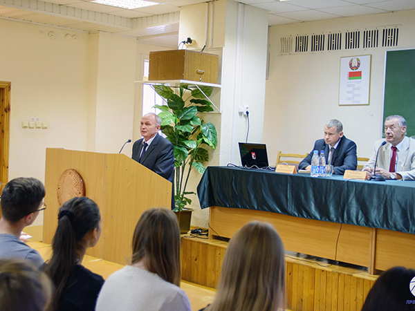 На факультете экономики и права состоялась встреча студентов с прокурором Брестской области В.Д.Климовым
