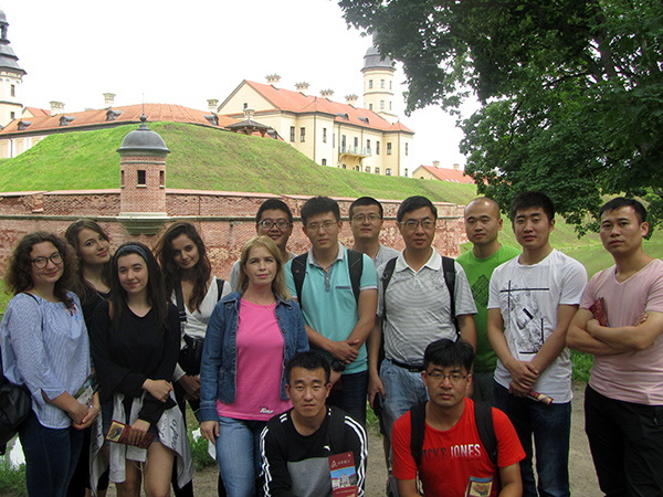 Экскурсия иностранных слушателей из Китая и Турции в Несвижский и Мирский замки