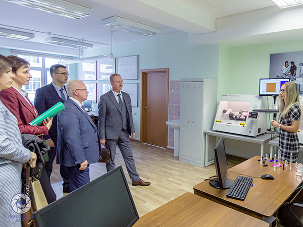 БарГУ подписал соглашение о реализации проекта «Инженерный класс в школе» совместно с СШ 19 и Управлением по образованию Барановичского горисполкома