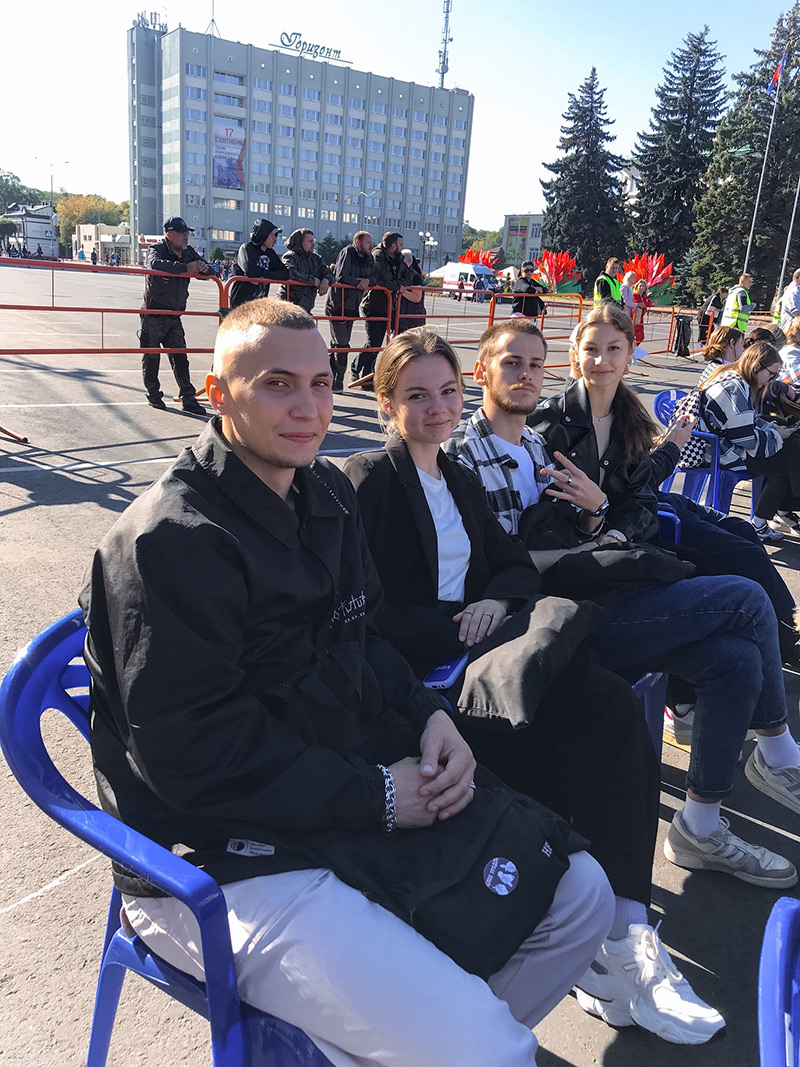 Студенты Барановичского государственного университета приняли участие в премьере фильма «На другом берегу»