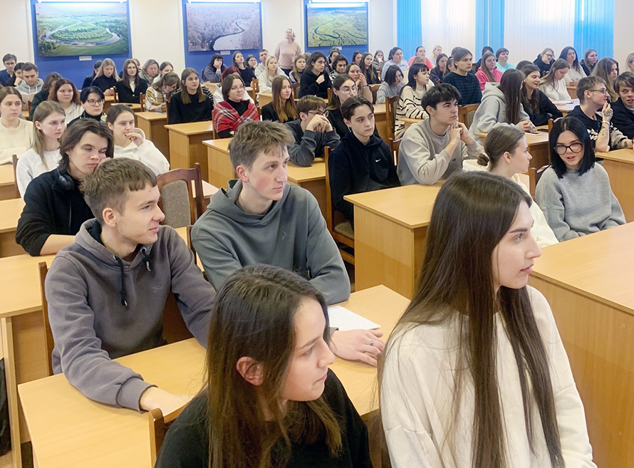 Встреча видеоклуба «Кинопостскриптум», просмотр фильма «Мама, я жив»