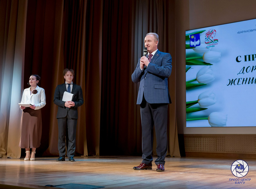 В БарГУ состоялась праздничная концертная программа ко Дню женщин